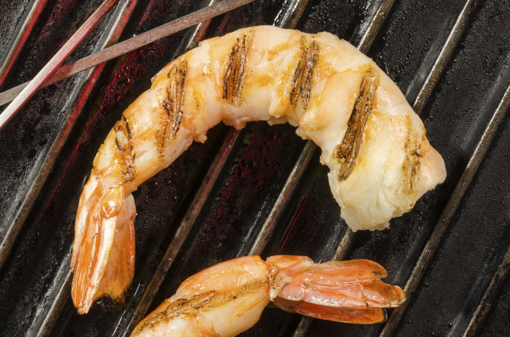 Top-Rated: Easy Grilled Shrimp and Basil Wrapped in Prosciutto with Caramelized Fresh Peaches · Fait