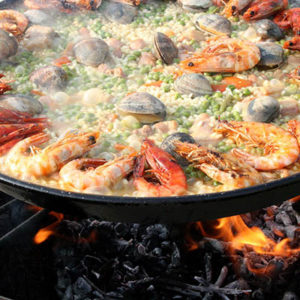 What is a paella pan? Experts share tips on your best options.