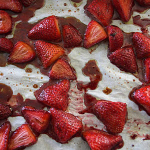 Roasted strawberries by Tracy Benjamen/Flickr