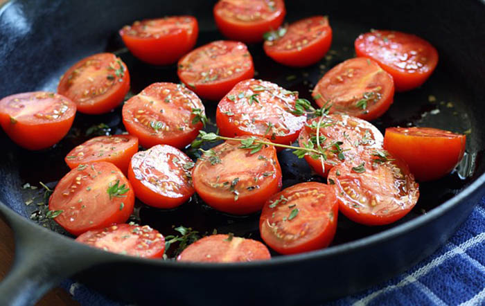 tomatoes in skillet_Pixabay